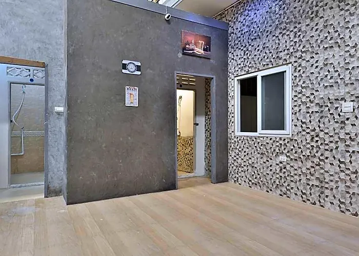 Day Hotel